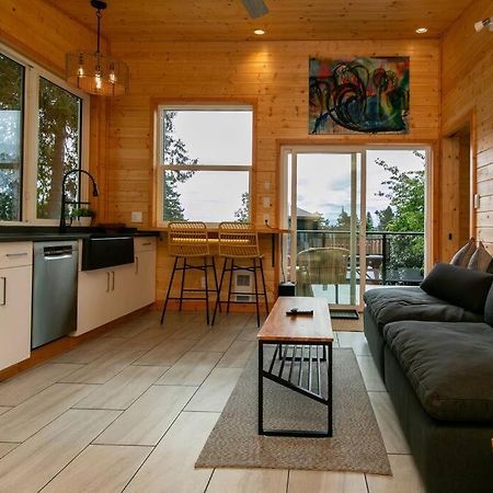 1-Bedroom Knotty Pine Cabin W Sauna & Jacuzzi Sooke Dış mekan fotoğraf