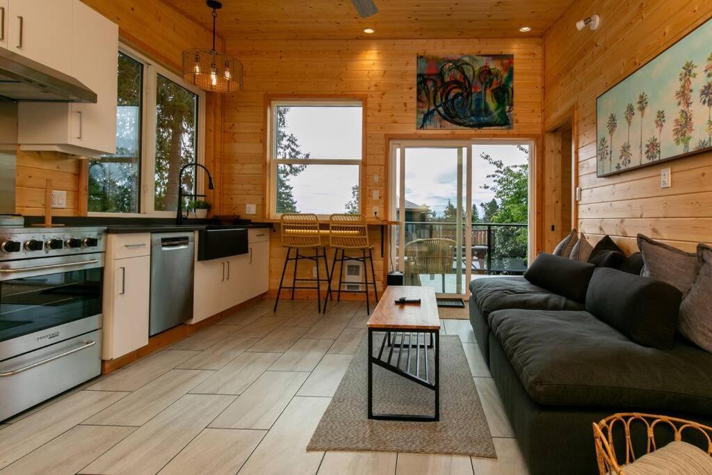 1-Bedroom Knotty Pine Cabin W Sauna & Jacuzzi Sooke Dış mekan fotoğraf