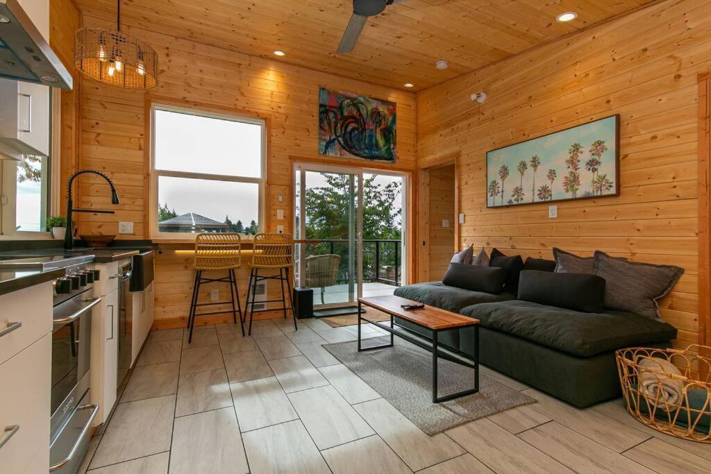 1-Bedroom Knotty Pine Cabin W Sauna & Jacuzzi Sooke Dış mekan fotoğraf