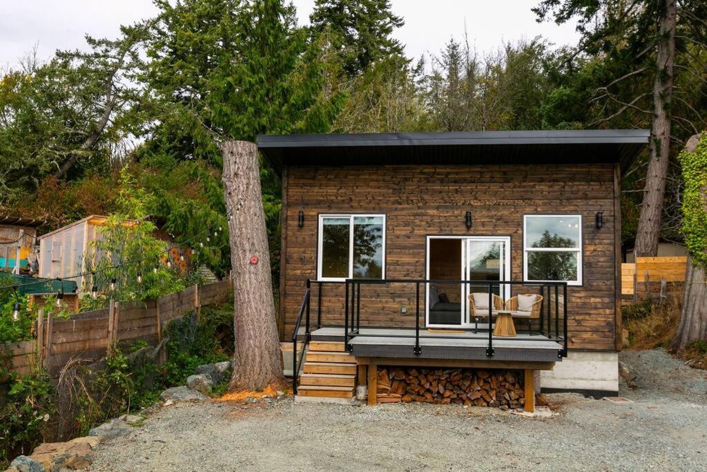 1-Bedroom Knotty Pine Cabin W Sauna & Jacuzzi Sooke Dış mekan fotoğraf
