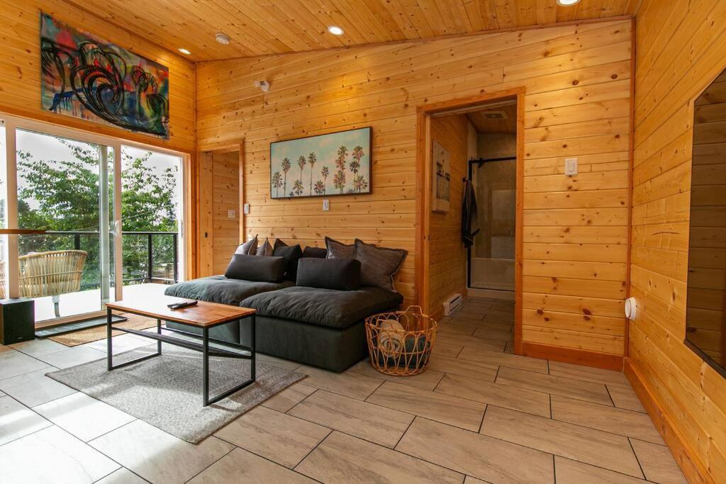 1-Bedroom Knotty Pine Cabin W Sauna & Jacuzzi Sooke Dış mekan fotoğraf
