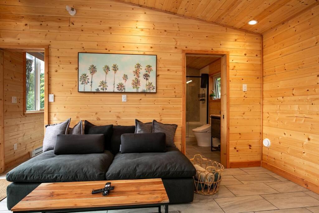 1-Bedroom Knotty Pine Cabin W Sauna & Jacuzzi Sooke Dış mekan fotoğraf