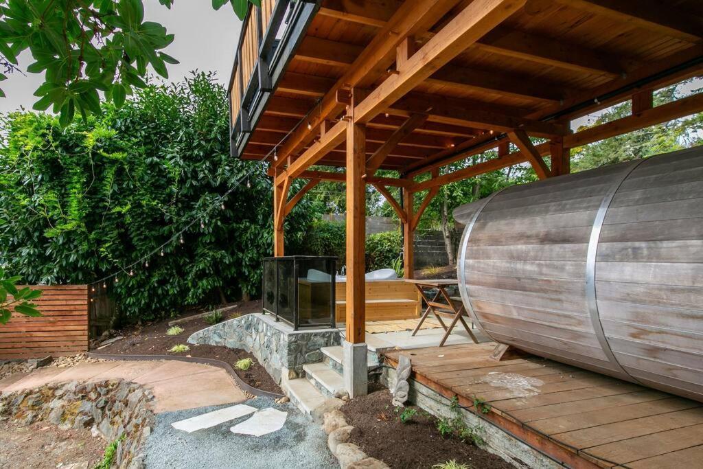 1-Bedroom Knotty Pine Cabin W Sauna & Jacuzzi Sooke Dış mekan fotoğraf
