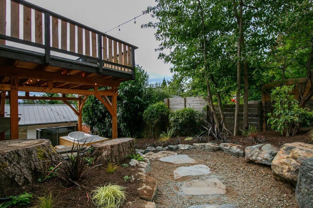 1-Bedroom Knotty Pine Cabin W Sauna & Jacuzzi Sooke Dış mekan fotoğraf