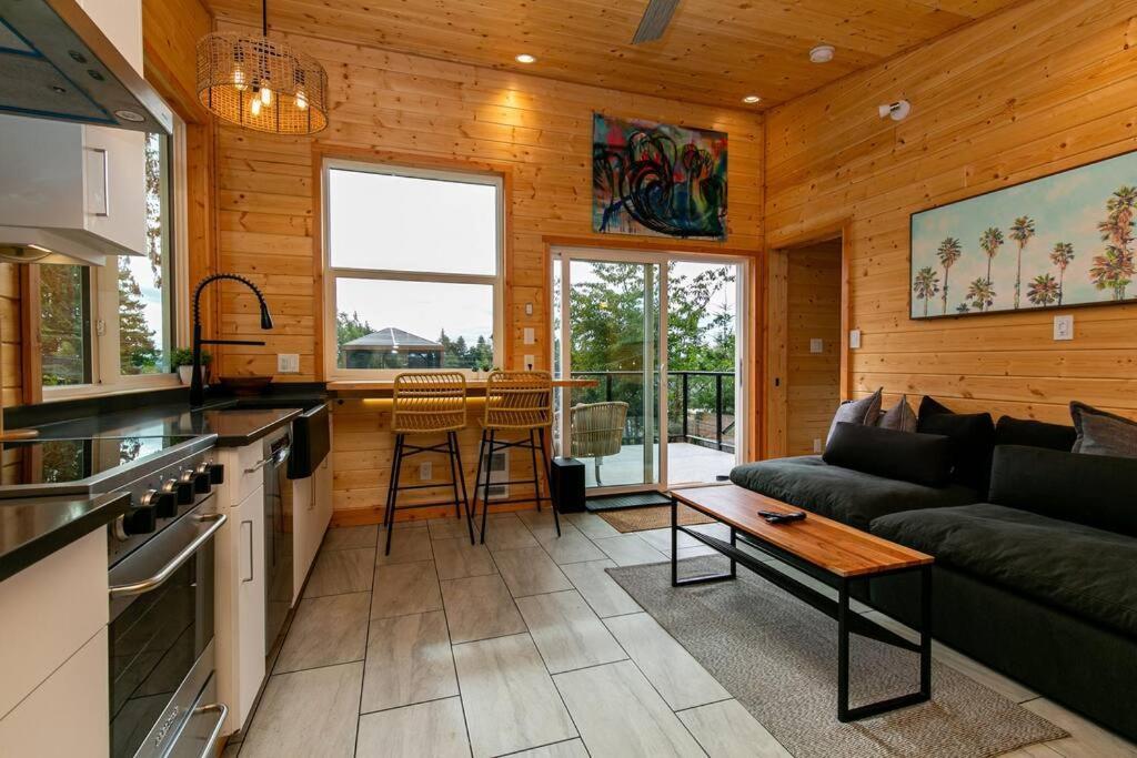 1-Bedroom Knotty Pine Cabin W Sauna & Jacuzzi Sooke Dış mekan fotoğraf