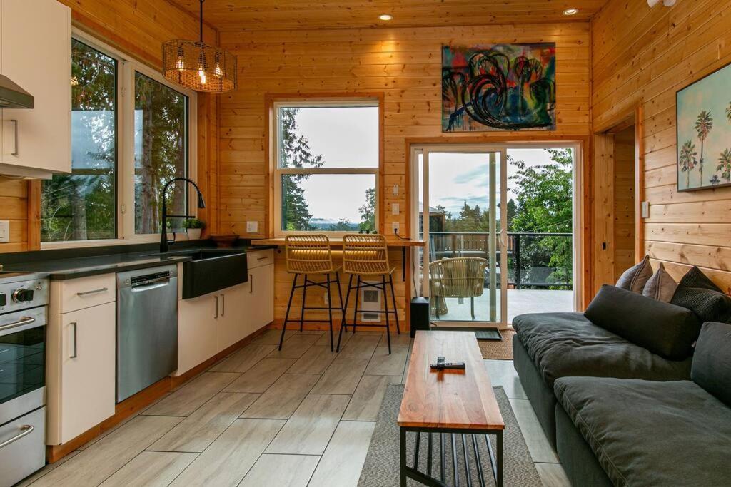 1-Bedroom Knotty Pine Cabin W Sauna & Jacuzzi Sooke Dış mekan fotoğraf