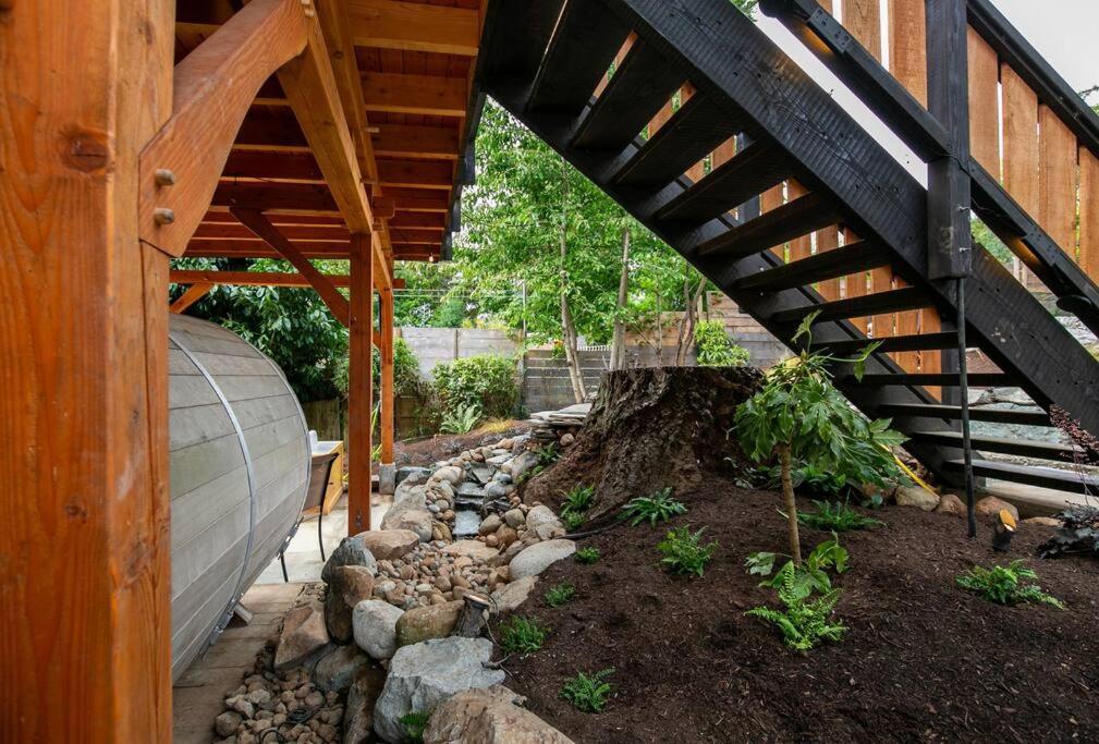 1-Bedroom Knotty Pine Cabin W Sauna & Jacuzzi Sooke Dış mekan fotoğraf