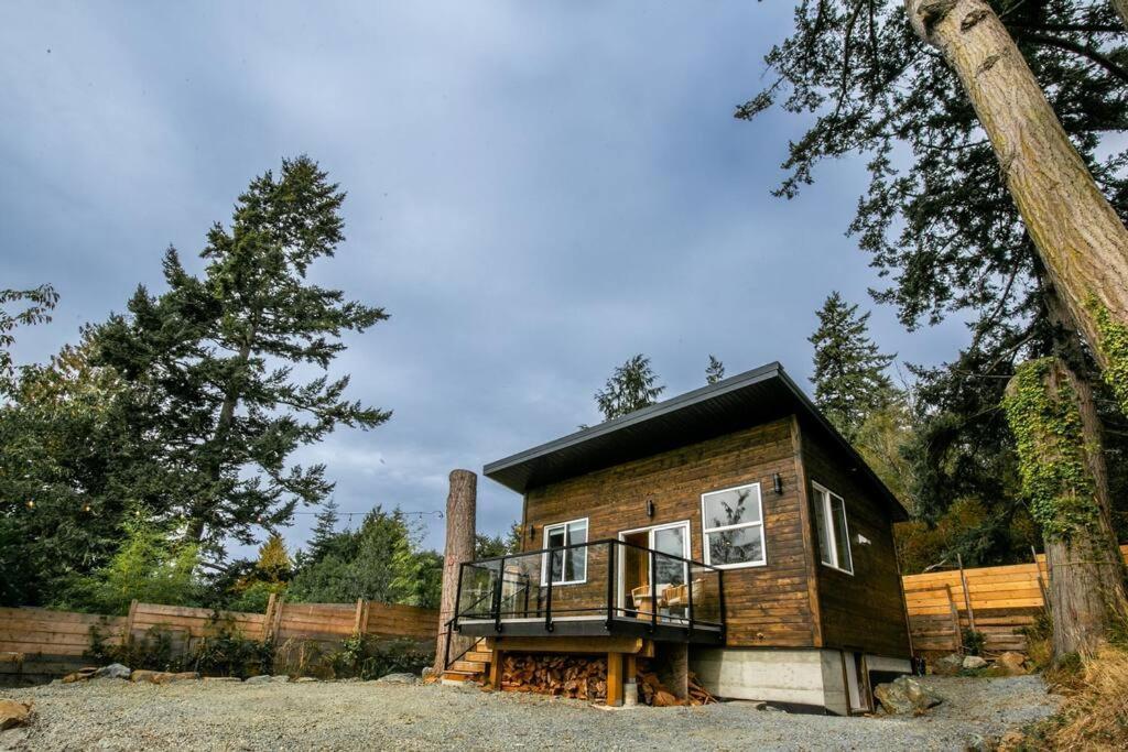 1-Bedroom Knotty Pine Cabin W Sauna & Jacuzzi Sooke Dış mekan fotoğraf