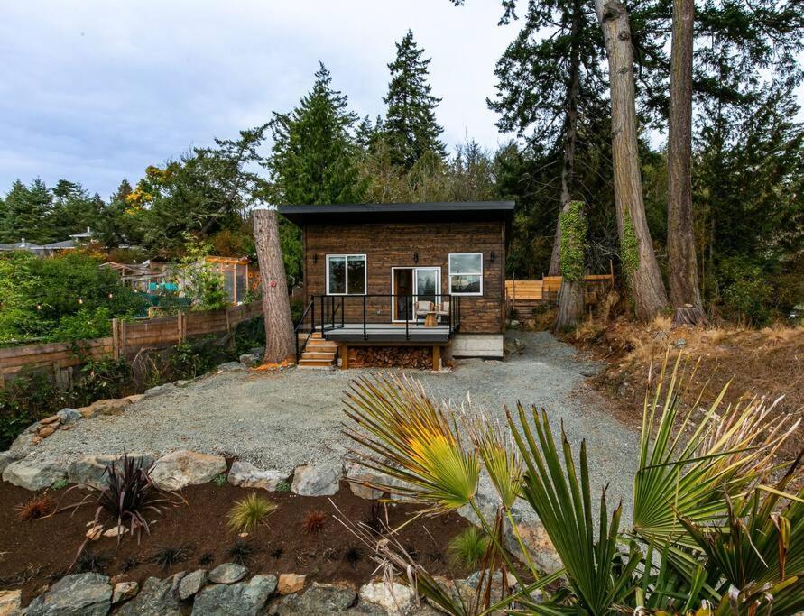 1-Bedroom Knotty Pine Cabin W Sauna & Jacuzzi Sooke Dış mekan fotoğraf