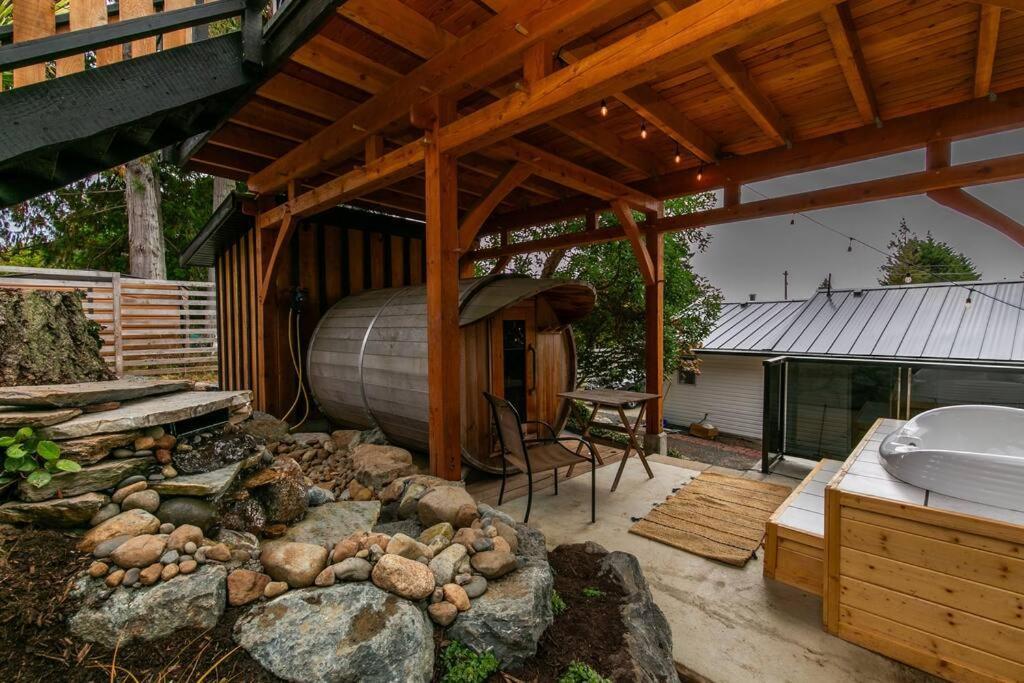 1-Bedroom Knotty Pine Cabin W Sauna & Jacuzzi Sooke Dış mekan fotoğraf