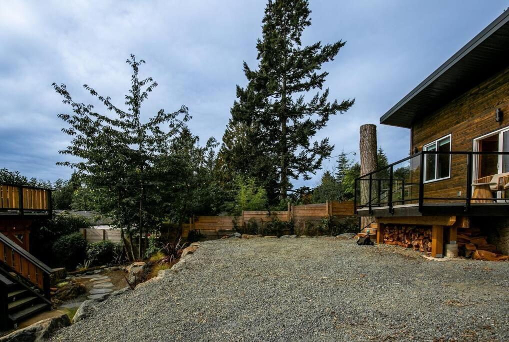 1-Bedroom Knotty Pine Cabin W Sauna & Jacuzzi Sooke Dış mekan fotoğraf